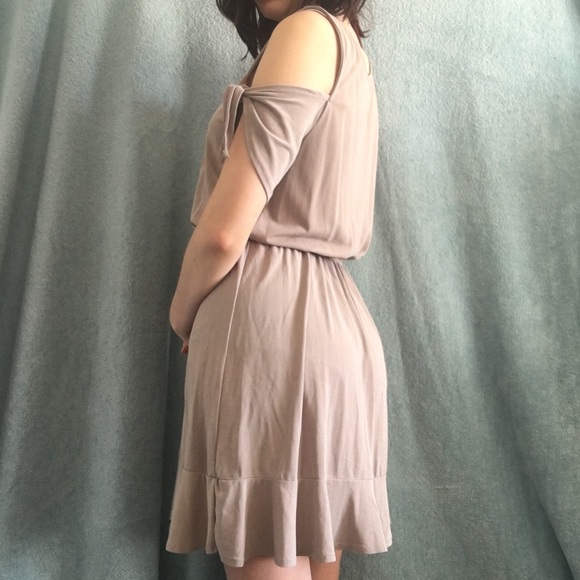 Cream Mini Dress With Tie Detailing - Picture 3 of 4